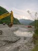 (2009.05.21) Незаконная добыча гравия в русле реки Шахе (г.Сочи)